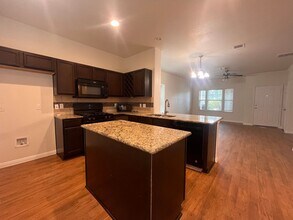 138 Preston Trail in San Marcos, TX - Building Photo - Building Photo