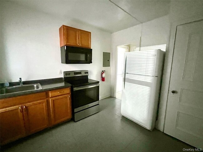 101 Wickham Ave in Middletown, NY - Building Photo - Building Photo