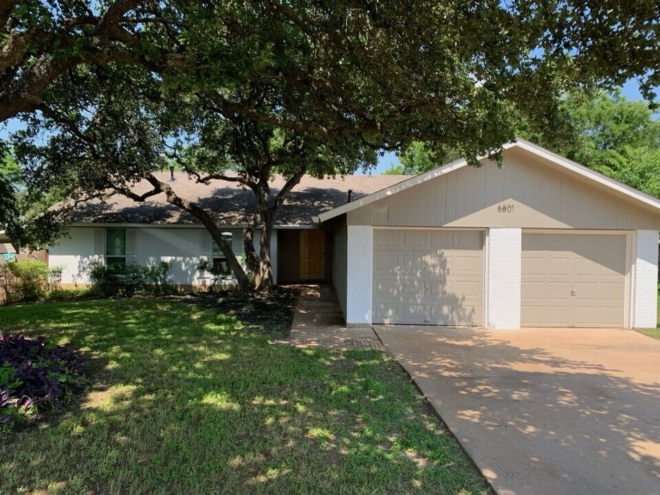 6801 Shier Cove, Unit APT B in Austin, TX - Building Photo