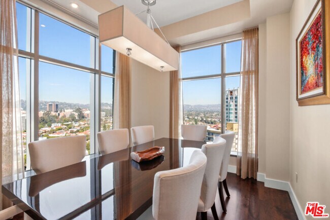 10776 Wilshire Blvd in Los Angeles, CA - Building Photo - Building Photo
