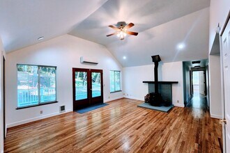 8542 Battle Point Dr NE in Bainbridge Island, WA - Building Photo - Building Photo