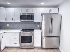 453 Vineyard Ave in Highland, NY - Building Photo - Building Photo