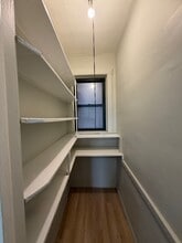 3222 N Karlov Ave, Unit B in Chicago, IL - Building Photo - Building Photo
