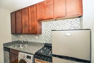 555 W Arlington in Chicago, IL - Foto de edificio - Building Photo