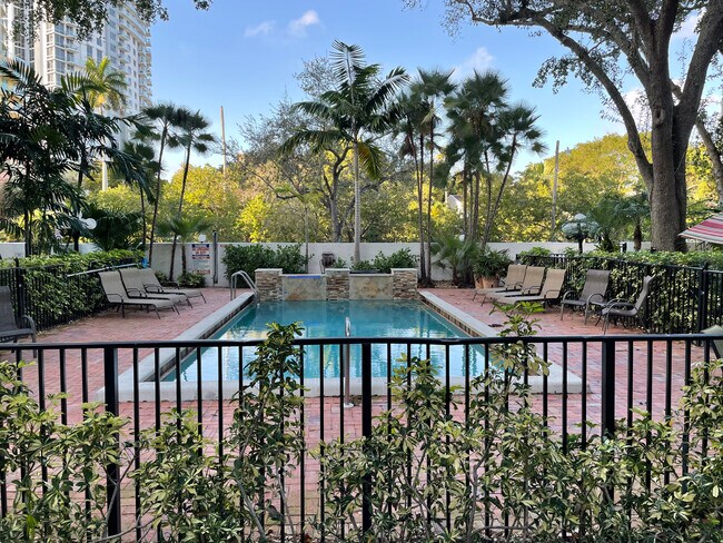 810 SE 2nd St, Unit C in Fort Lauderdale, FL - Building Photo - Building Photo