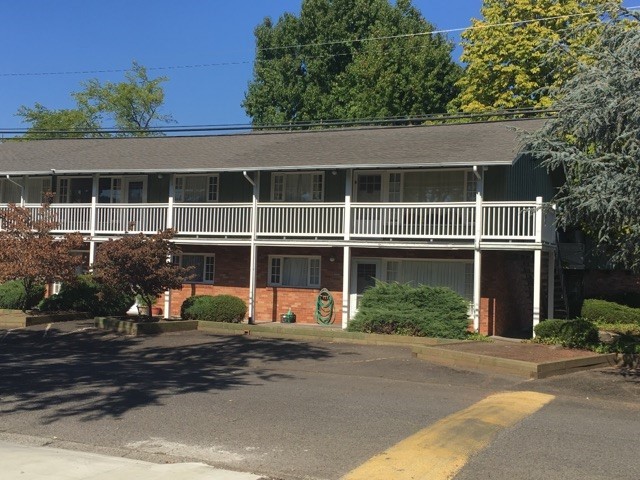 Four Seasons Greentree Apartments in Eugene, OR - Building Photo - Building Photo