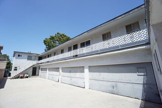 2605 Gates Ave in Redondo Beach, CA - Building Photo - Building Photo