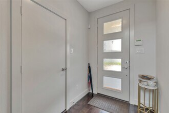 3210 N MacGregor Way in Houston, TX - Building Photo - Building Photo