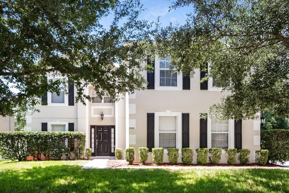 2335 Kingscrest Cir in Apopka, FL - Foto de edificio