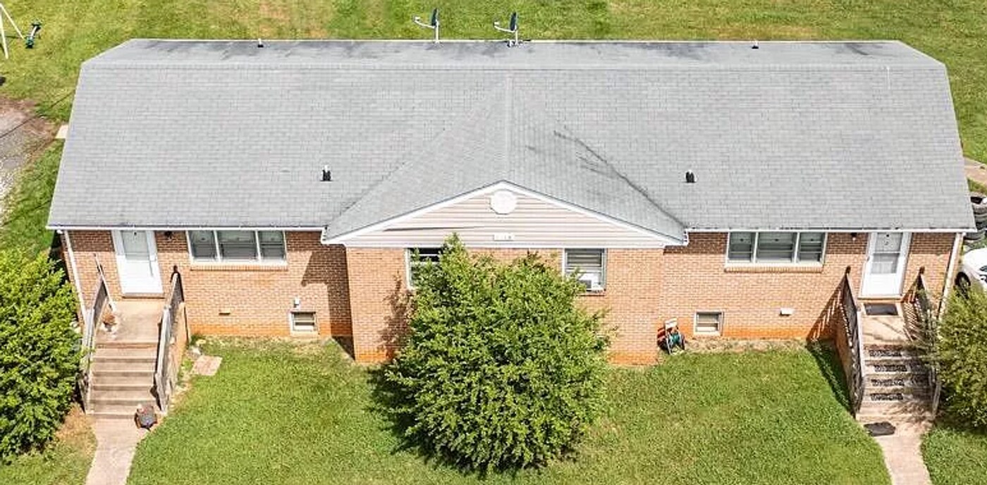 9784 Village Hwy in Concord, VA - Building Photo