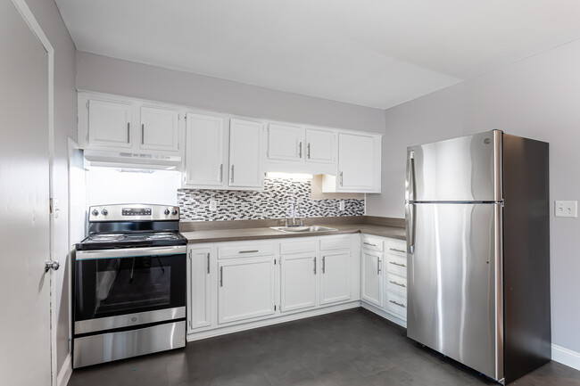 Ivy Garden Apartments in Willimantic, CT - Building Photo - Interior Photo