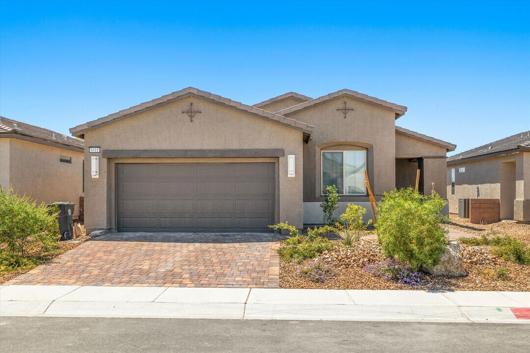 6011 E Trevano Ave in Pahrump, NV - Foto de edificio