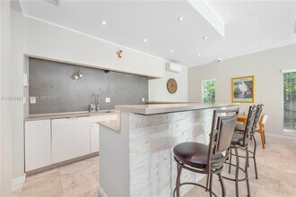 472 Minola Dr in Miami Springs, FL - Building Photo - Building Photo