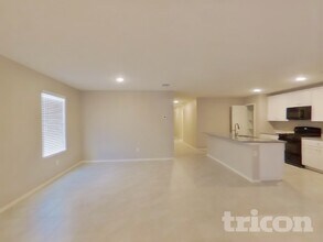 1712 Claireborne Court Little Elm TX in Little Elm, TX - Foto de edificio - Building Photo