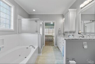 4062 Oak Pointe Dr in Gulf Breeze, FL - Building Photo - Building Photo