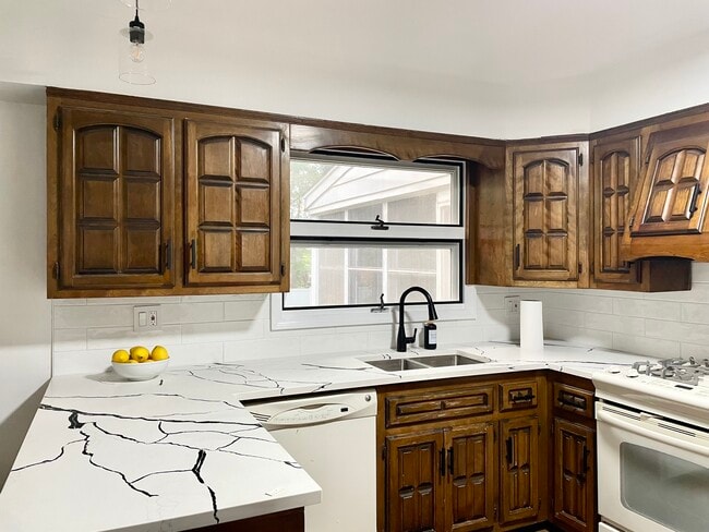 property at 961 Phelps Rd