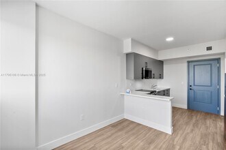 1559 NW 15th Street Rd, Unit 303 in Miami, FL - Building Photo - Building Photo