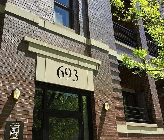 property at 693 N Peoria St