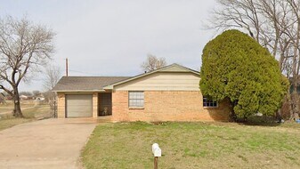 1217 SW Wisconsin Ave in Lawton, OK - Building Photo