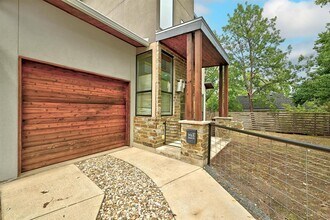 308 Terrace Dr in Austin, TX - Foto de edificio - Building Photo