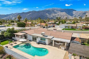 2290 N Victoria Rd in Palm Springs, CA - Building Photo
