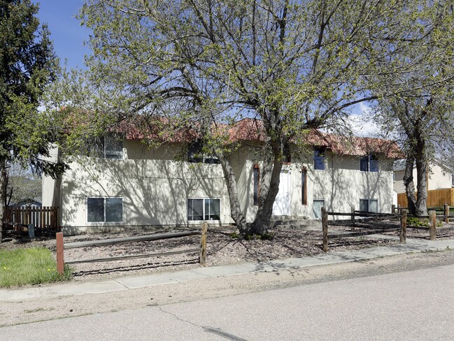 349 Woodworth St in Monument, CO - Foto de edificio - Building Photo