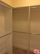 1050 S Holt Ave in Los Angeles, CA - Building Photo - Building Photo