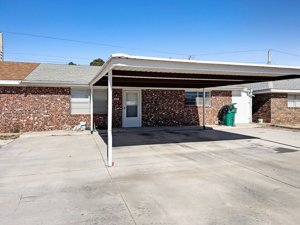 614 E Sunset Dr in Hobbs, NM - Building Photo