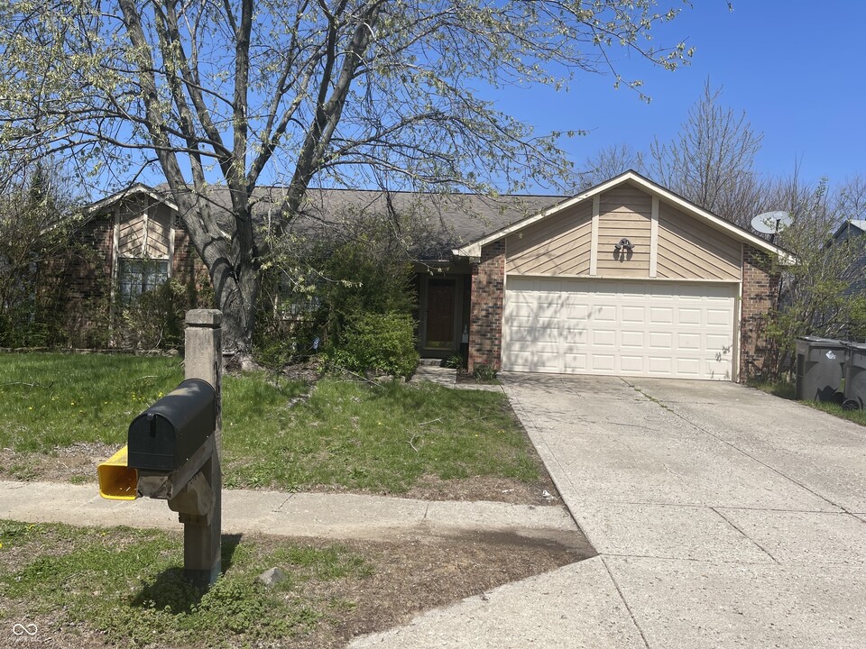 6268 Glenshire Ln in Indianapolis, IN - Foto de edificio