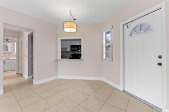 1667 NE Miami Gardens Dr in Miami, FL - Building Photo - Building Photo