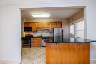 2676 Mayfield Rd-Unit -14 in Cleveland Heights, OH - Building Photo - Building Photo