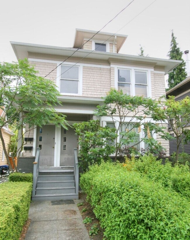 property at 620 Malden Ave E