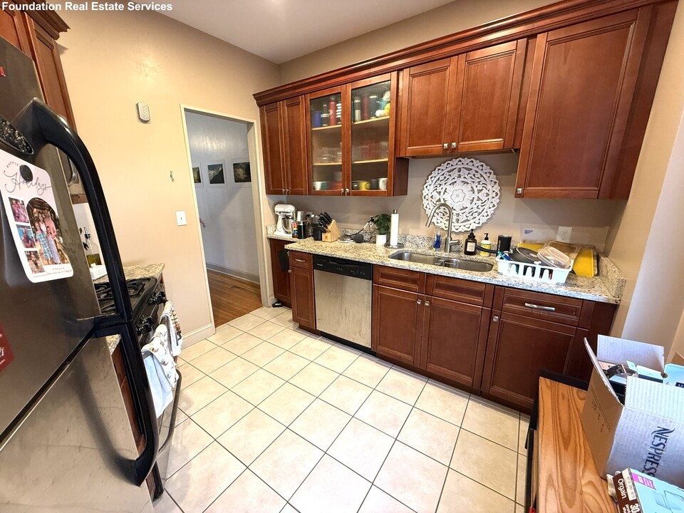 136 Sutherland Rd, Unit 3 in Boston, MA - Building Photo