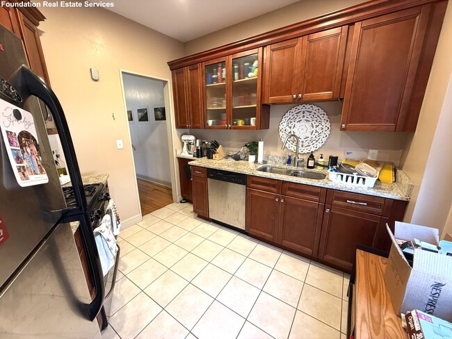 136 Sutherland Rd, Unit 3