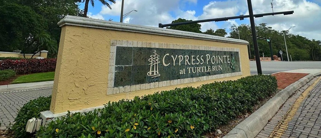 6474 W Sample Rd in Coral Springs, FL - Building Photo