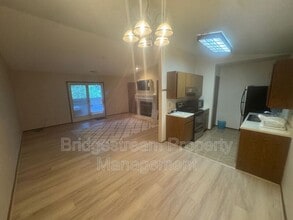 5251 Belle Isle Dr in Dayton, OH - Building Photo - Building Photo