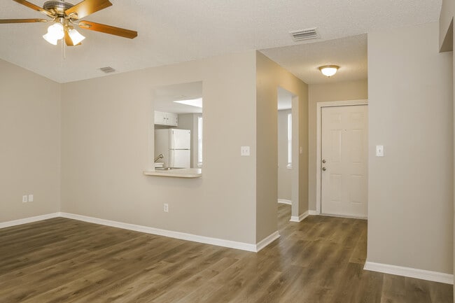 2102 Thames Rd SE in Palm Bay, FL - Building Photo - Building Photo
