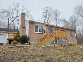 24 Hickory St in Plymouth, CT - Building Photo - Building Photo