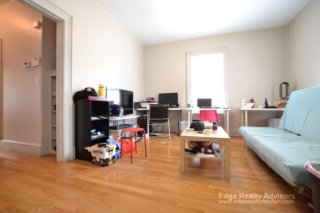 25 Glenville Ave, Unit 1 in Boston, MA - Foto de edificio - Building Photo