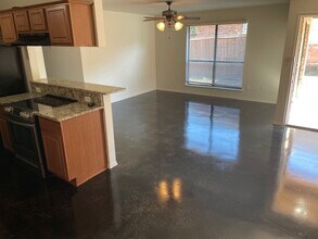 213 San Angelo Ave in Benbrook, TX - Foto de edificio - Building Photo