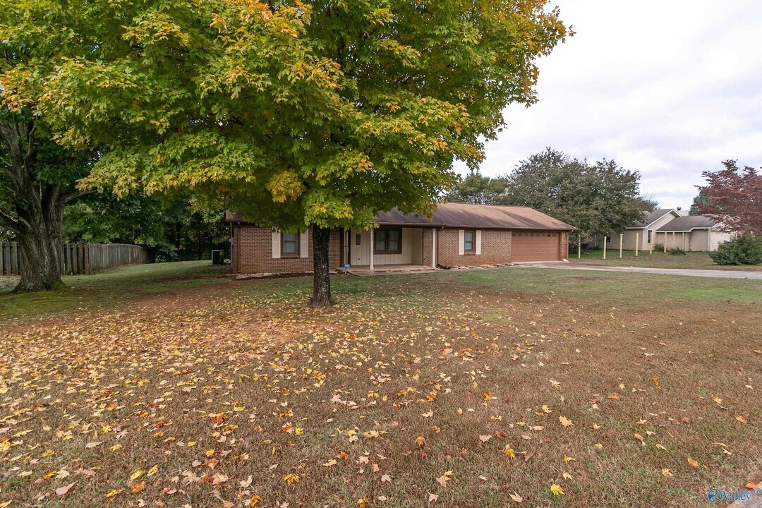 313 Red Oak Rd in Madison, AL - Building Photo