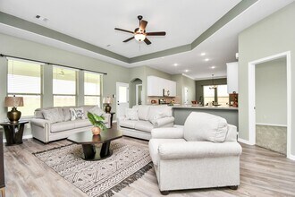 395 Hunter Rnch Wy in Dayton, TX - Building Photo - Building Photo