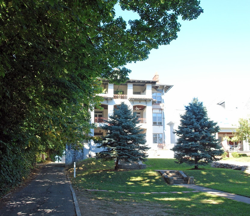 629 Oak Hill Ave in Hagerstown, MD - Foto de edificio