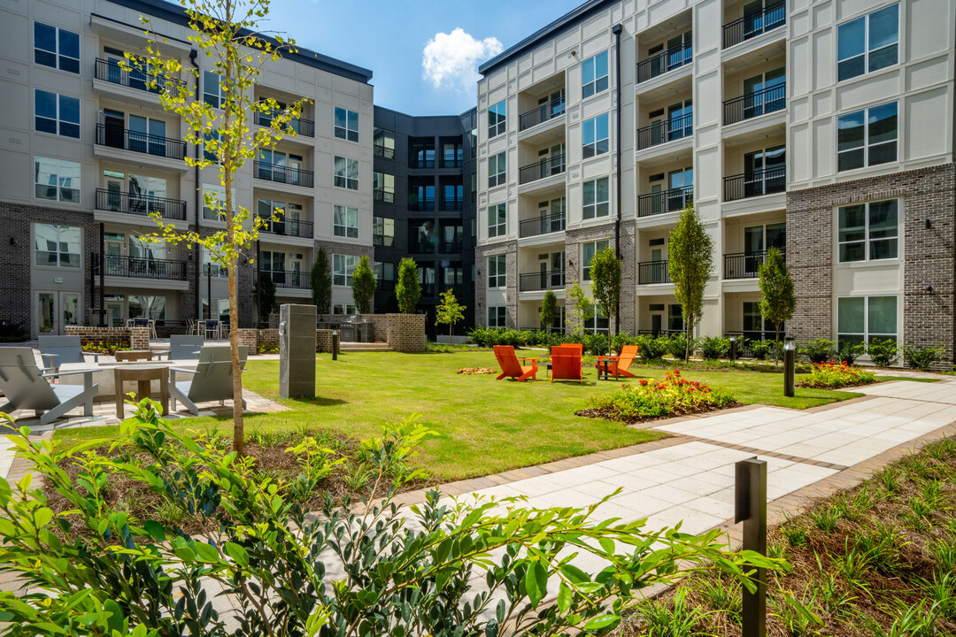 The Heights at Shadowood in Atlanta, GA - Building Photo