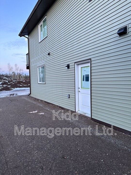 1223 Blackburn N Rd in Prince George, BC - Building Photo