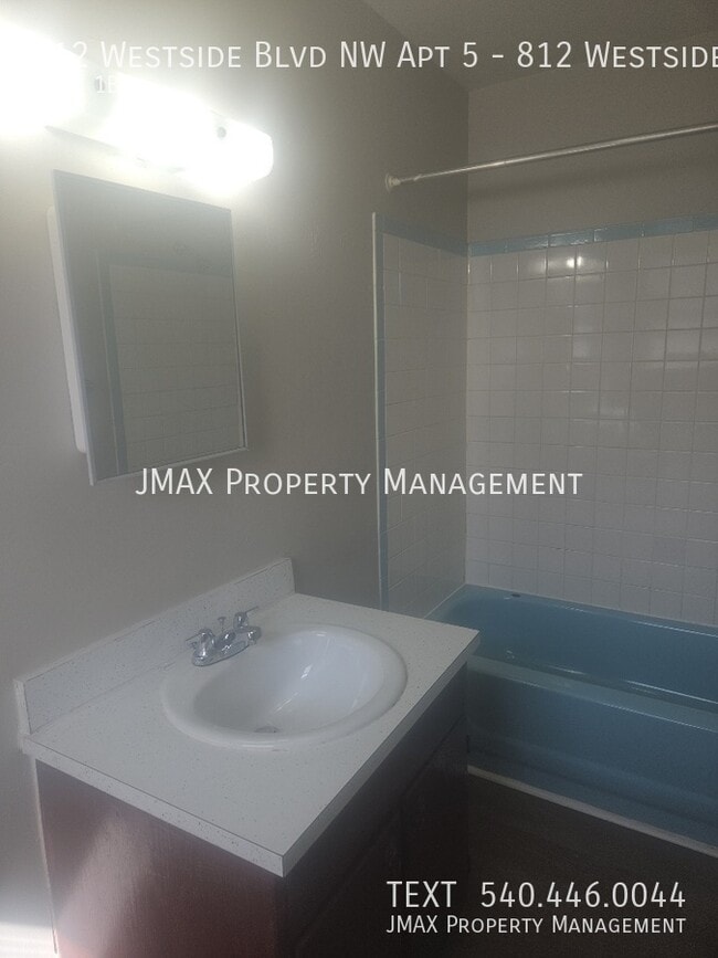 812 Westside Blvd NW in Roanoke, VA - Building Photo - Building Photo