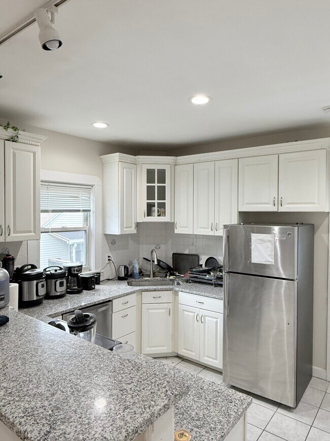 9 Aberdeen Rd, Unit 3