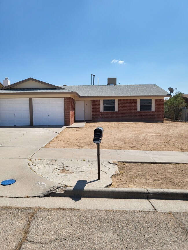 3012 Roy Pace Dr in El Paso, TX - Building Photo - Building Photo