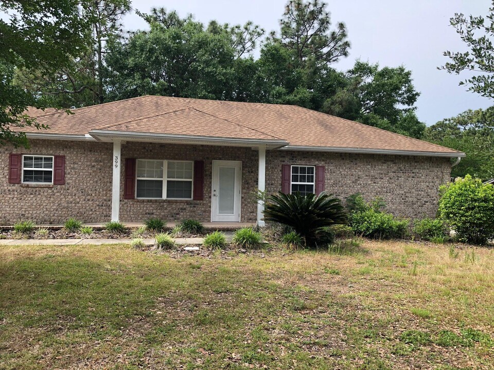 399 Edge Ave in Valparaiso, FL - Building Photo