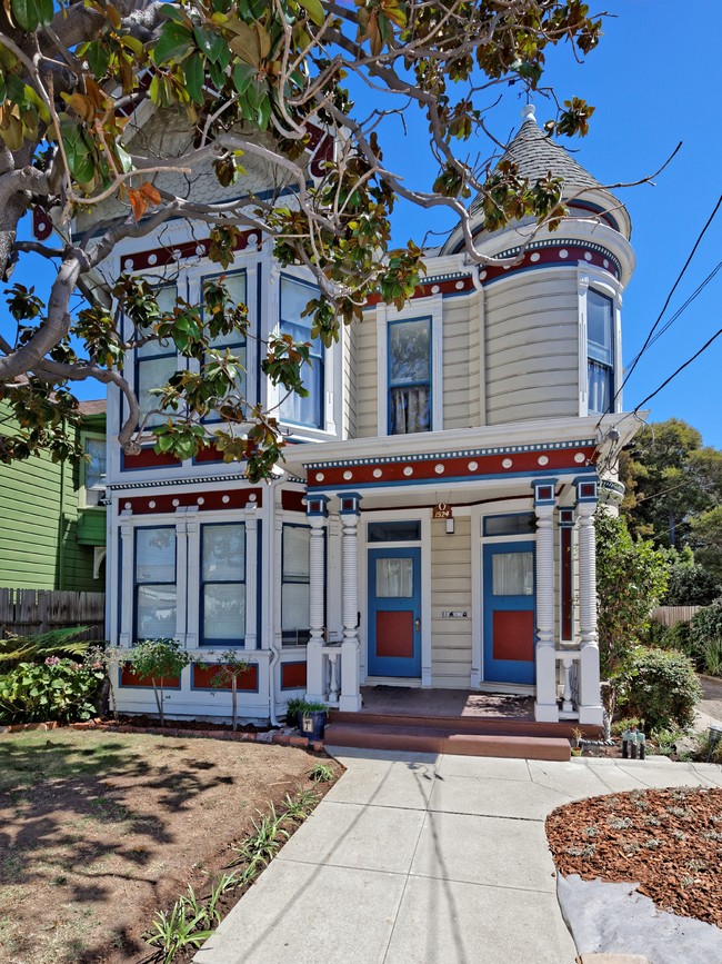 1524 Willow St in Alameda, CA - Foto de edificio - Building Photo